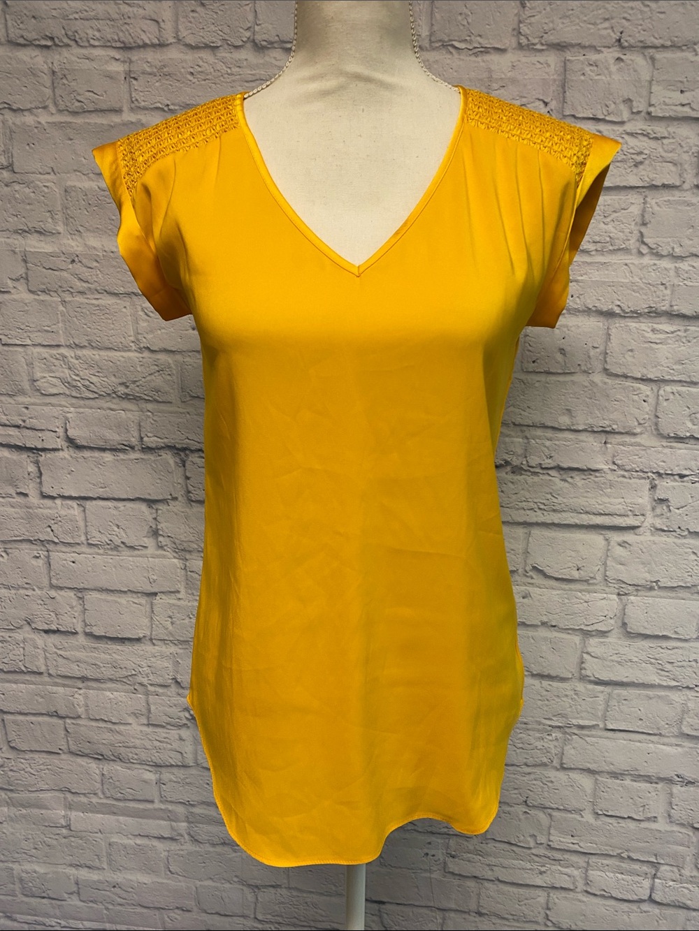 Express Yellow V-Neck Cap Sleeve Tunic Size XS